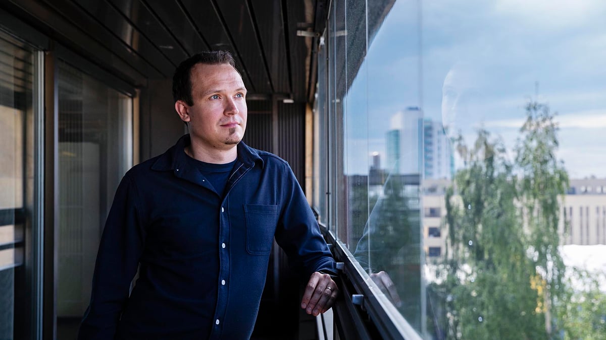”Työmailla näkee konkreettisesti, miten suunnitelmat muuttuvat rakenteiksi. Juuri käytännön tekeminen ja yhteistyö työmaan kanssa opettavat paljon sellaista, mitä ei koulun penkillä opi.”