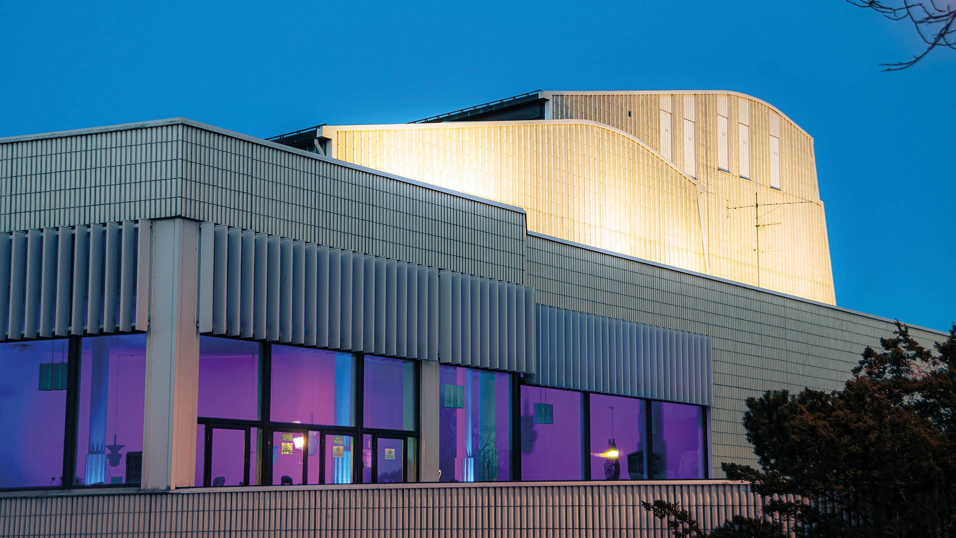 Jyväskylän_teatteritalo_ulkokuva_Maris_Grunskis