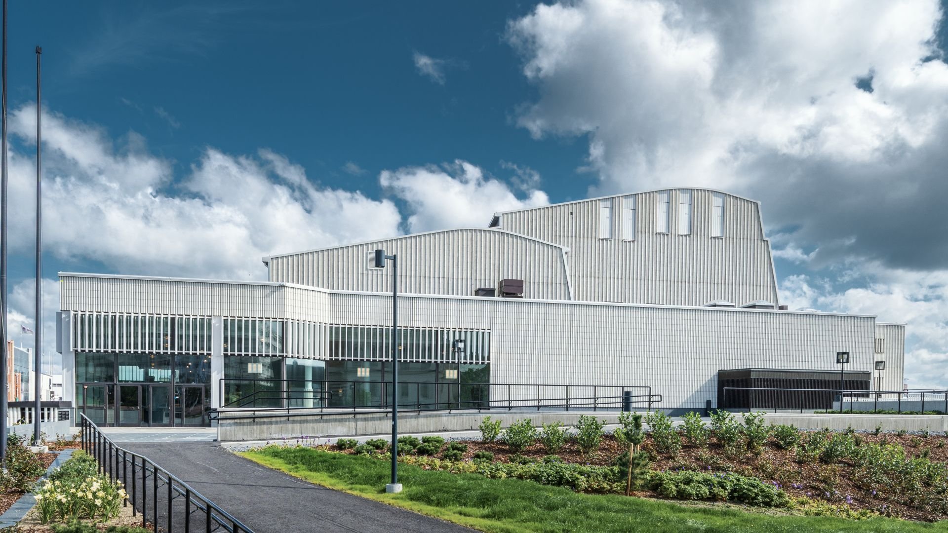 Jyväskylän teatteritaloon nykyteatterin vaatima audiovisuaalinen valmius 