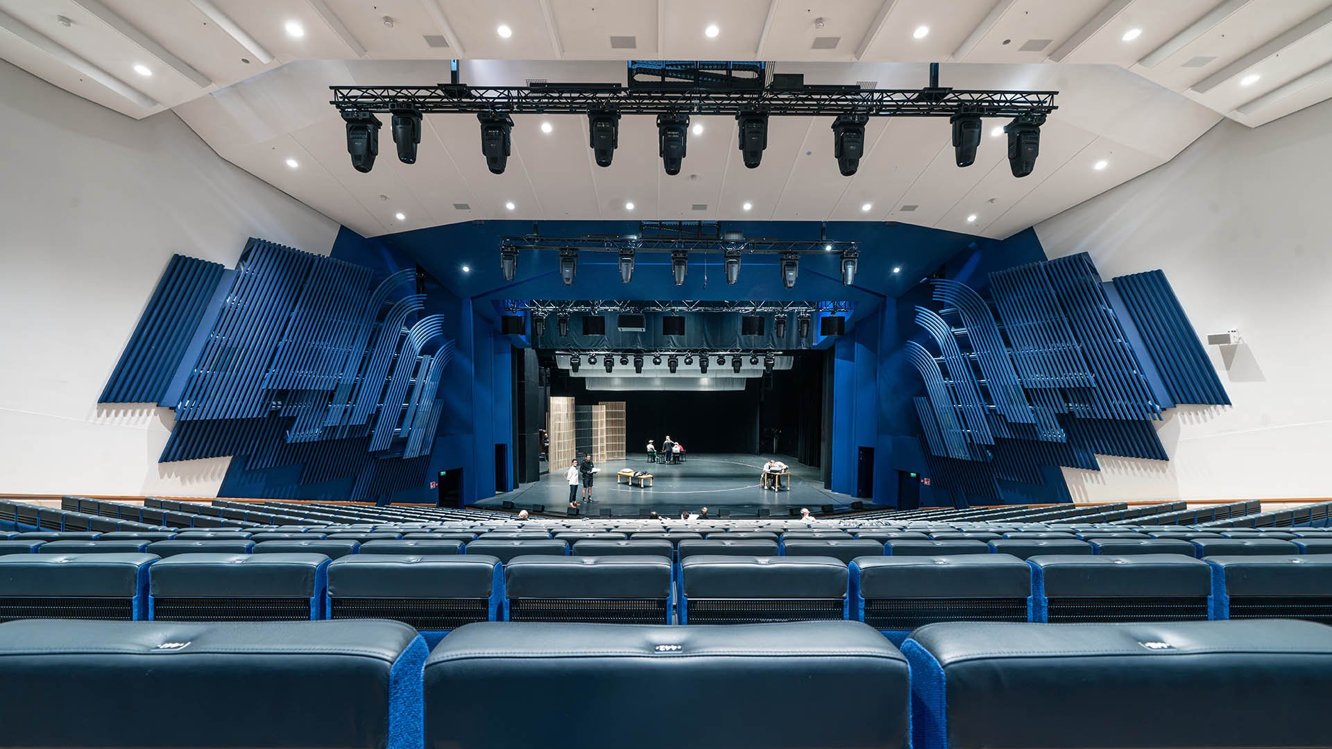 Jyväskylän teatteritalon iso näyttämö