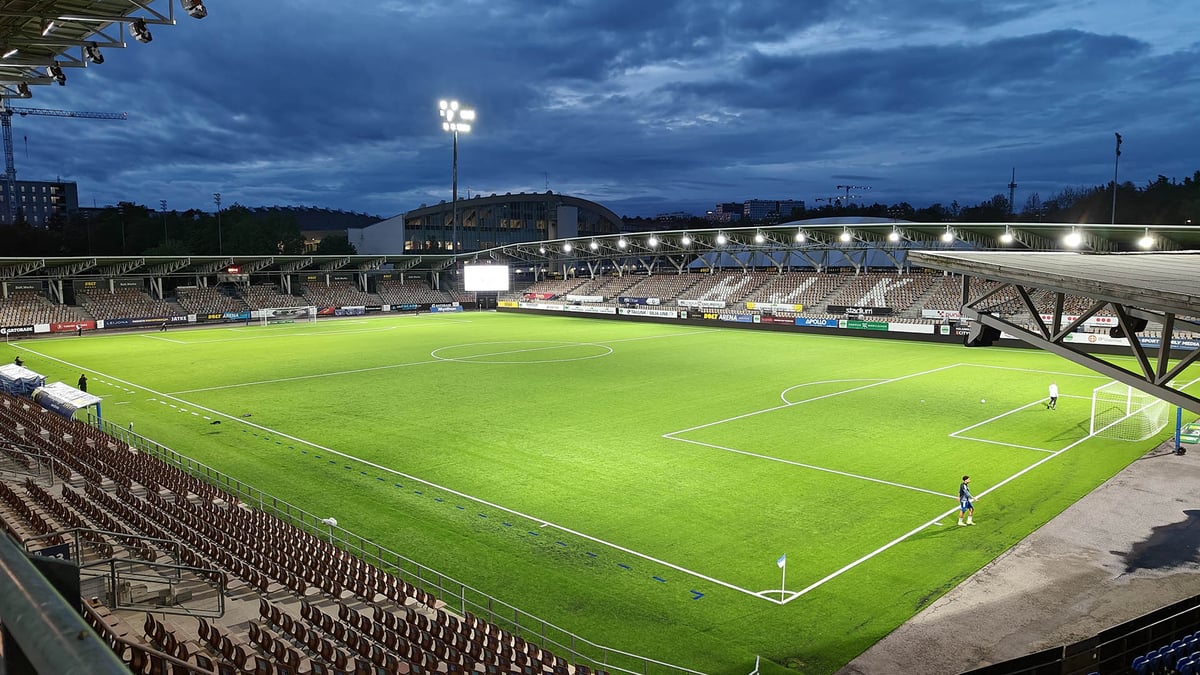 Helsingin Töölössä sijaitsevan jalkapallostadionin Bolt Arenan valaistusremontti on valmistunut. 