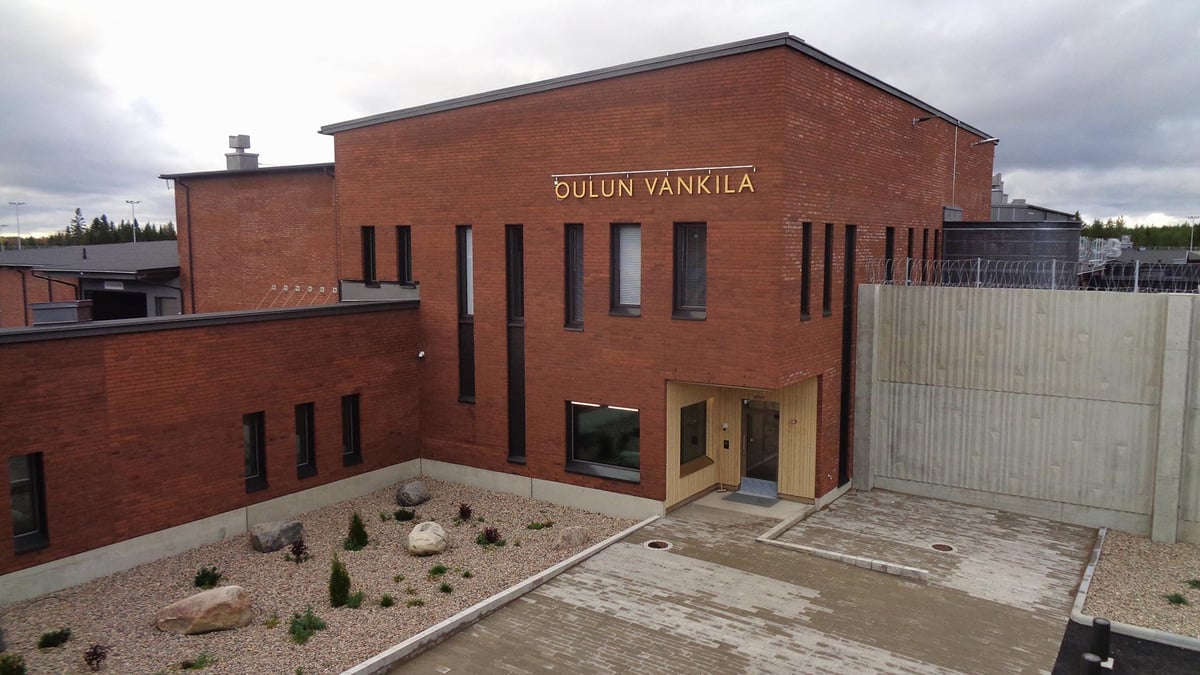 Uusi vankila täydentää kokonaisuuden, johon kuuluvat Oulun pääpoliisiasema ja käräjäoikeuden istuntosali. 