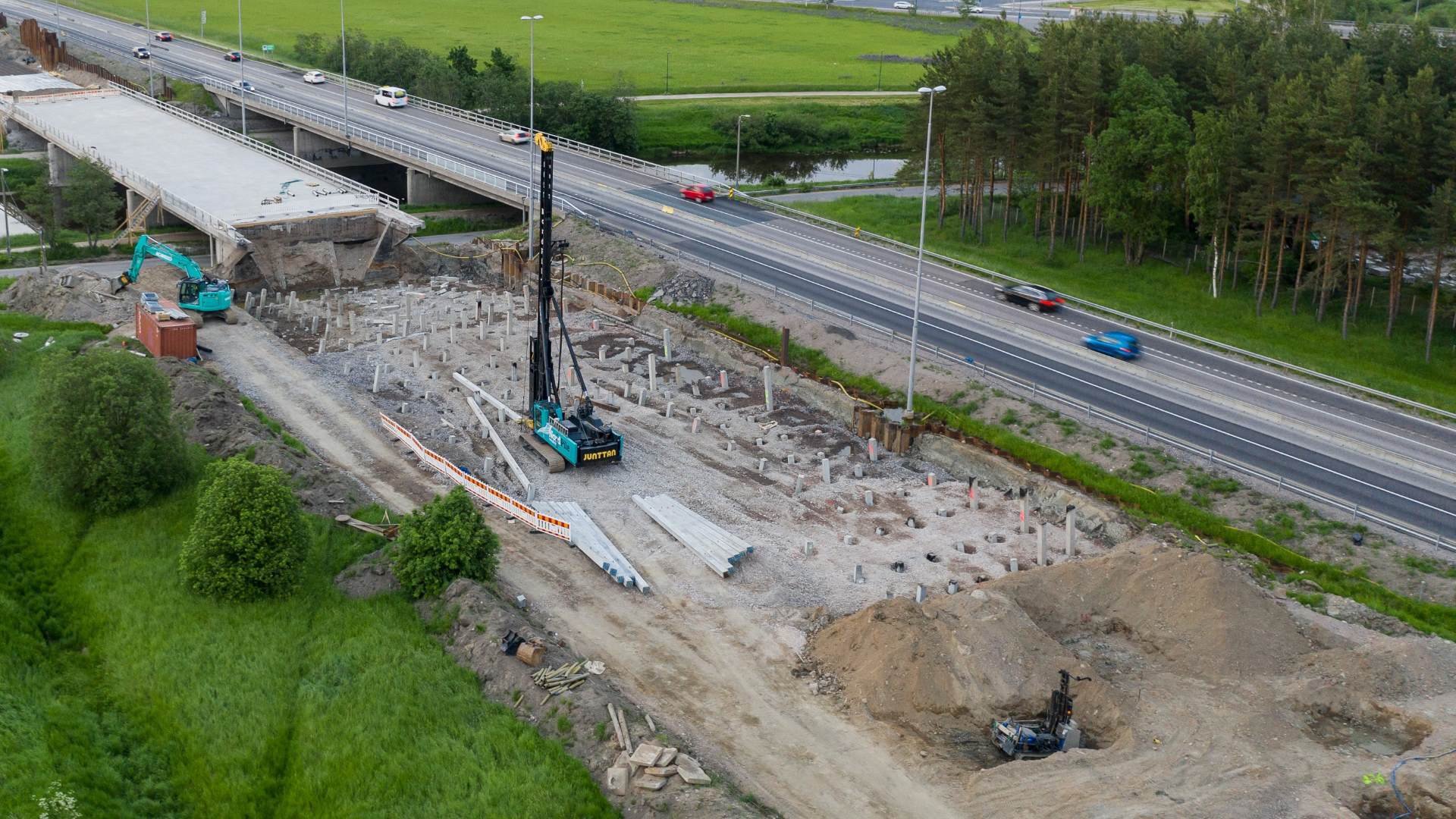 Geoasiantuntijamme suunnittelevat perustukset ja pohjarakenteet haastaviinkin infra- ja talonrakentamisen ympäristöihin.