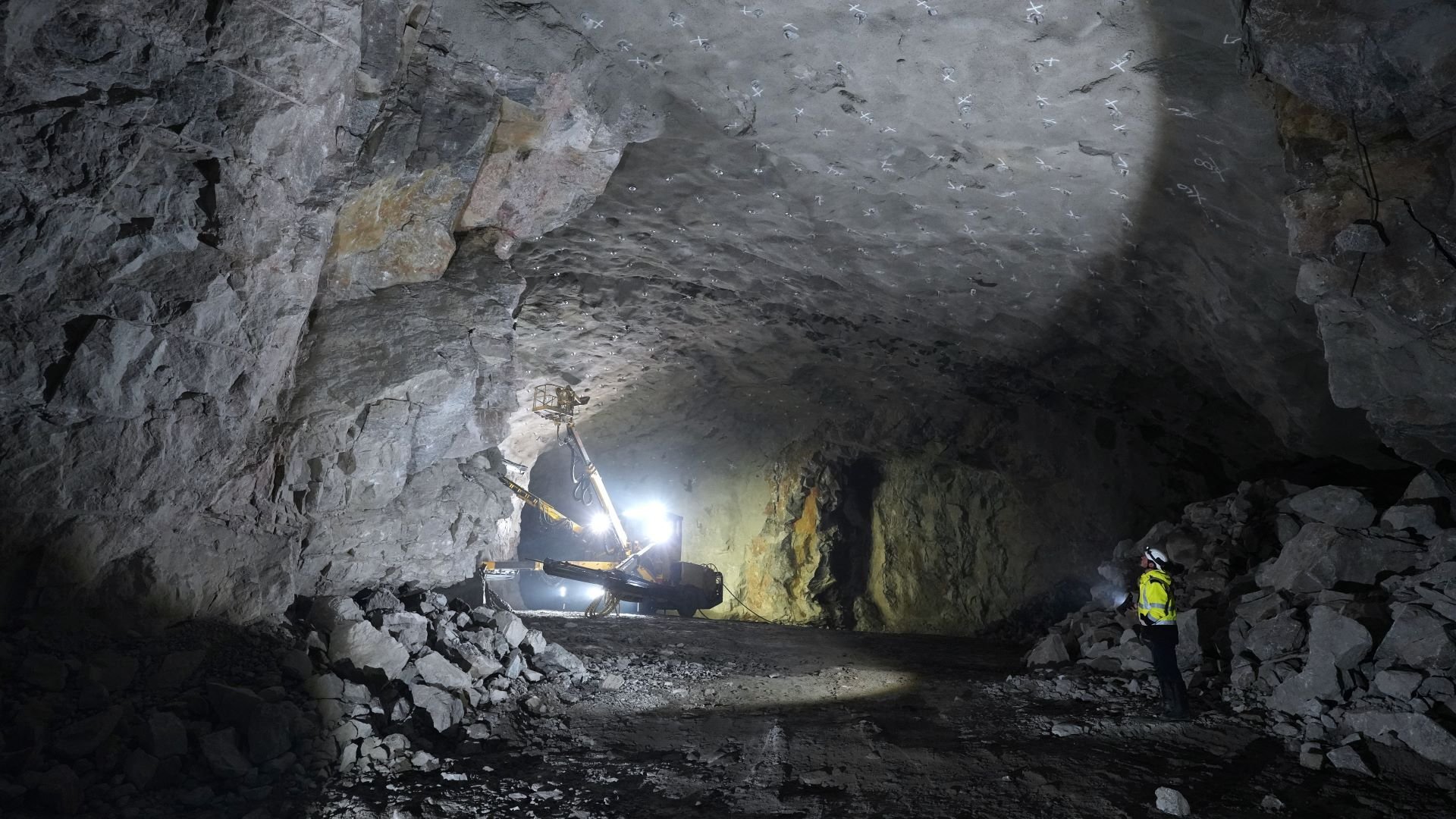 Tarjoamme kattavia kalliotilojen rakennuttamispalveluja, jotka varmistavat infraprojektisi onnistumisen laatu-, aikataulu- ja kustannustavoitteiden mukaisesti.
