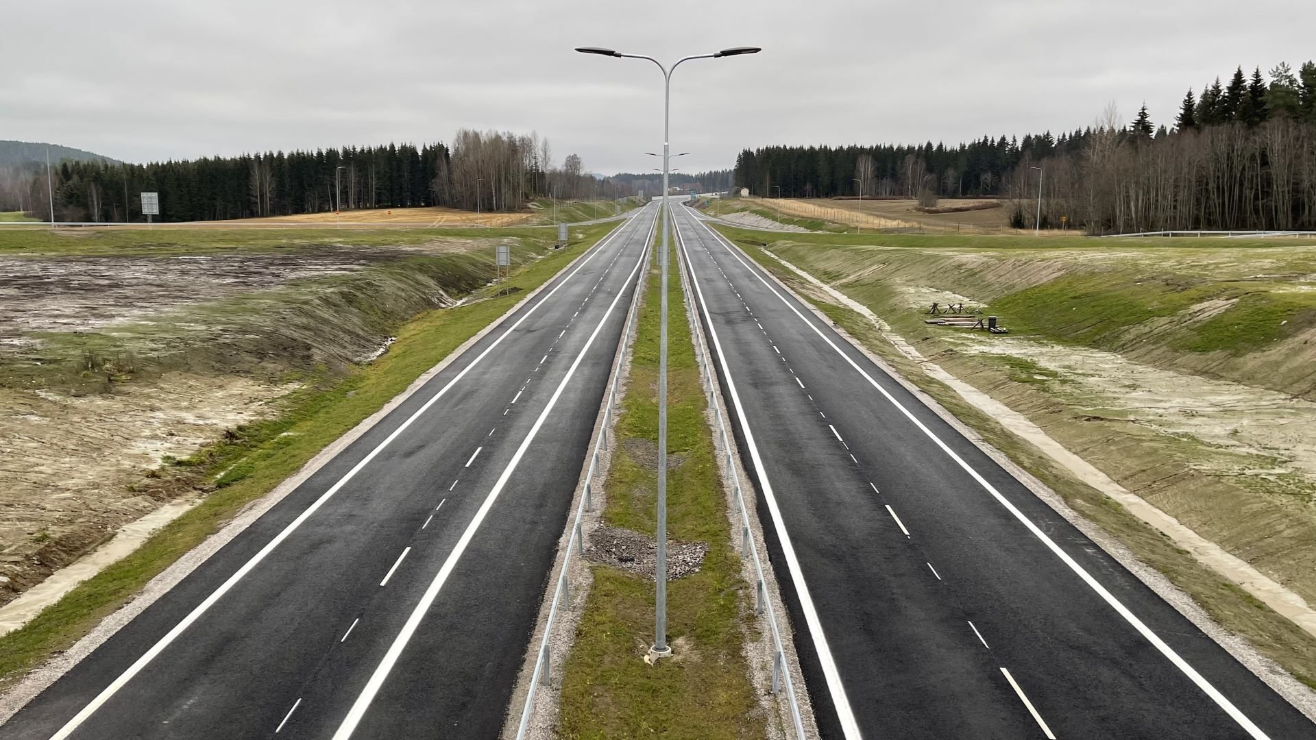 We plan durable roads and transport routes that meet the needs of traffic and mobility.