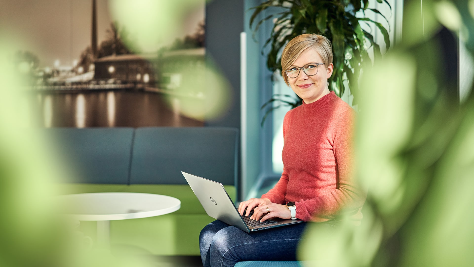 Suunnittelupäällikkö Piritta Laitakari uskoo, ettei liikennesuunnittelija opi työtä koulussa, vaan työssä.