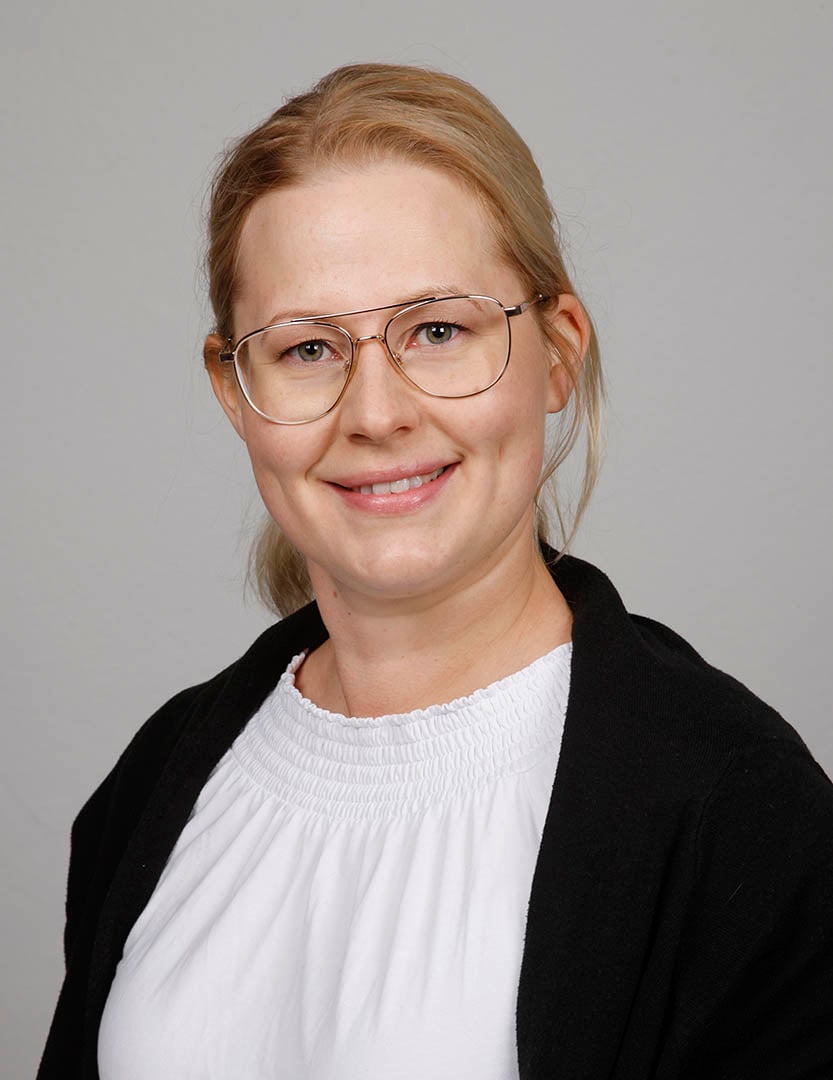 jakola_jenni_833 x 1080