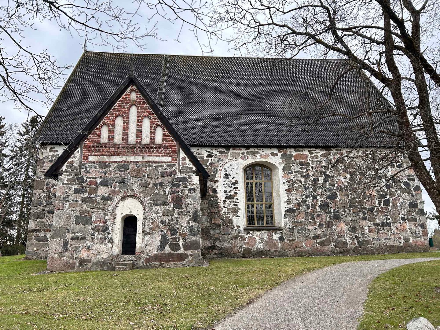 Sipoon-vanha-kirkko-tervaus