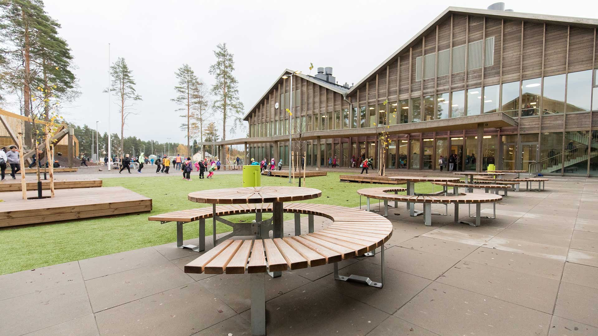 Mansikkalan koulu Imatralla on Suomen suurin puukoulu.