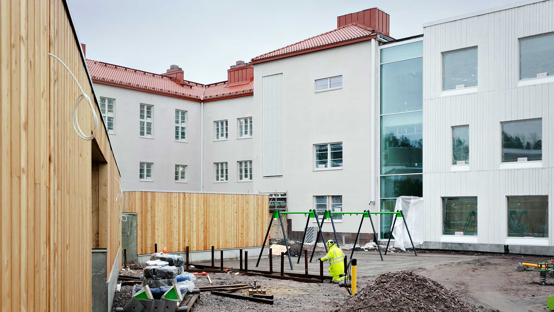 Monikko_koulukeskus_Espoo_vanha_ja_uusi_rakennus