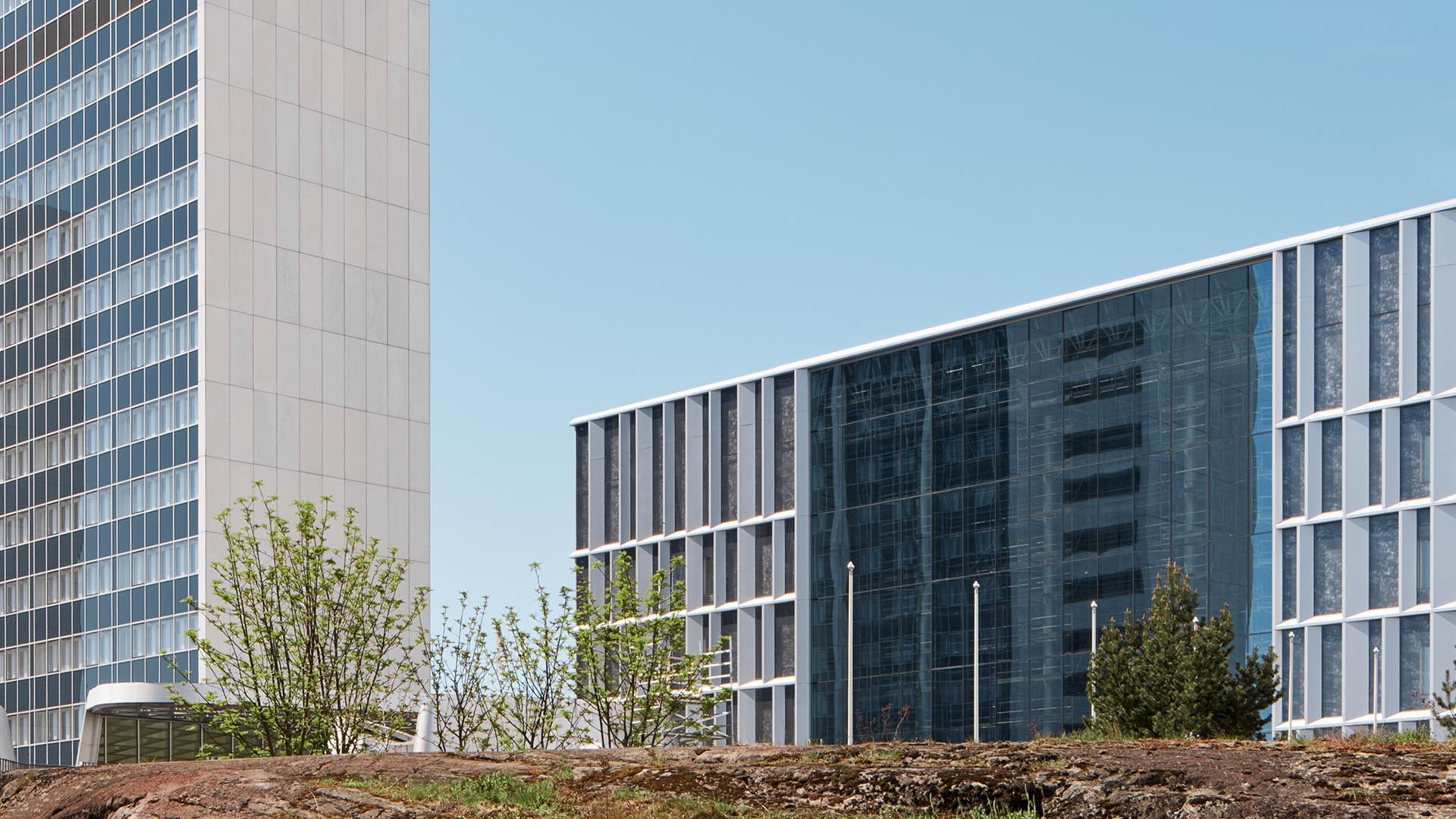 The architectural and structural design of the Bridge Hospital was guided by the efficient combination of functions and the building’s unique geometrical shape.