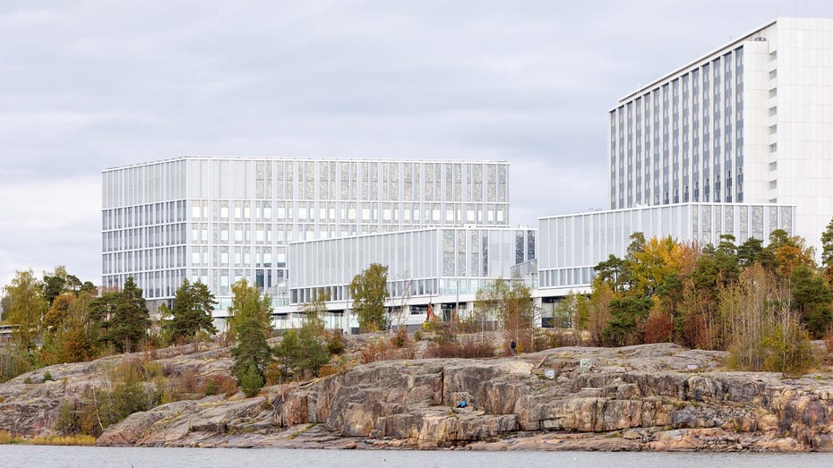 A-Insinöörit vastasi HUS Siltasairaala hankkeessa päärakennesuunnittelun lisäksi myös tuotekelpoisuushyväksynnöistä ja kosteudenhallinnan koordinoinnista sekä pää- ja arkkitehtisuunnittelusta.