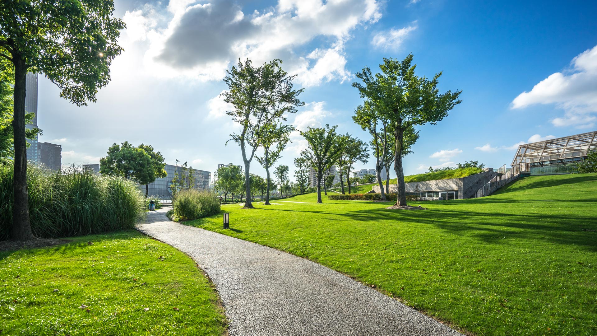 We help you achieve circular economy goals in earthworks by using recycled materials for environmental and cost benefits.
