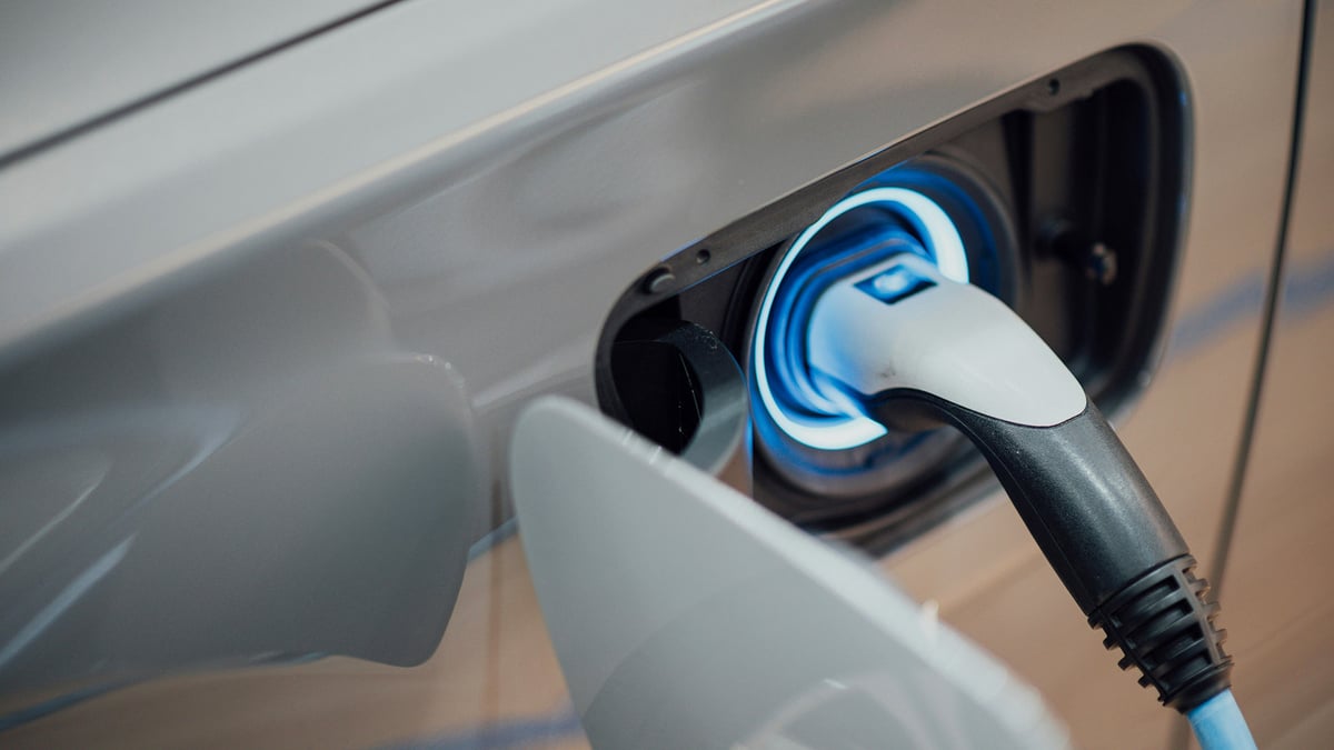 10 kysymystä ja vastausta taloyhtiön sähköautojen latauspistehankkeeseen.