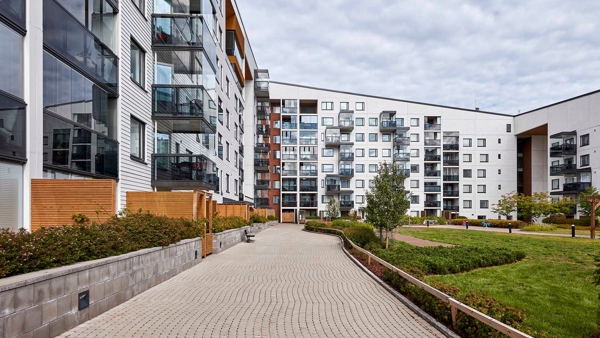 Suunnittelemme kiinteistösi piha-alueet väylineen viihtyisiksi ja toimiviksi. 