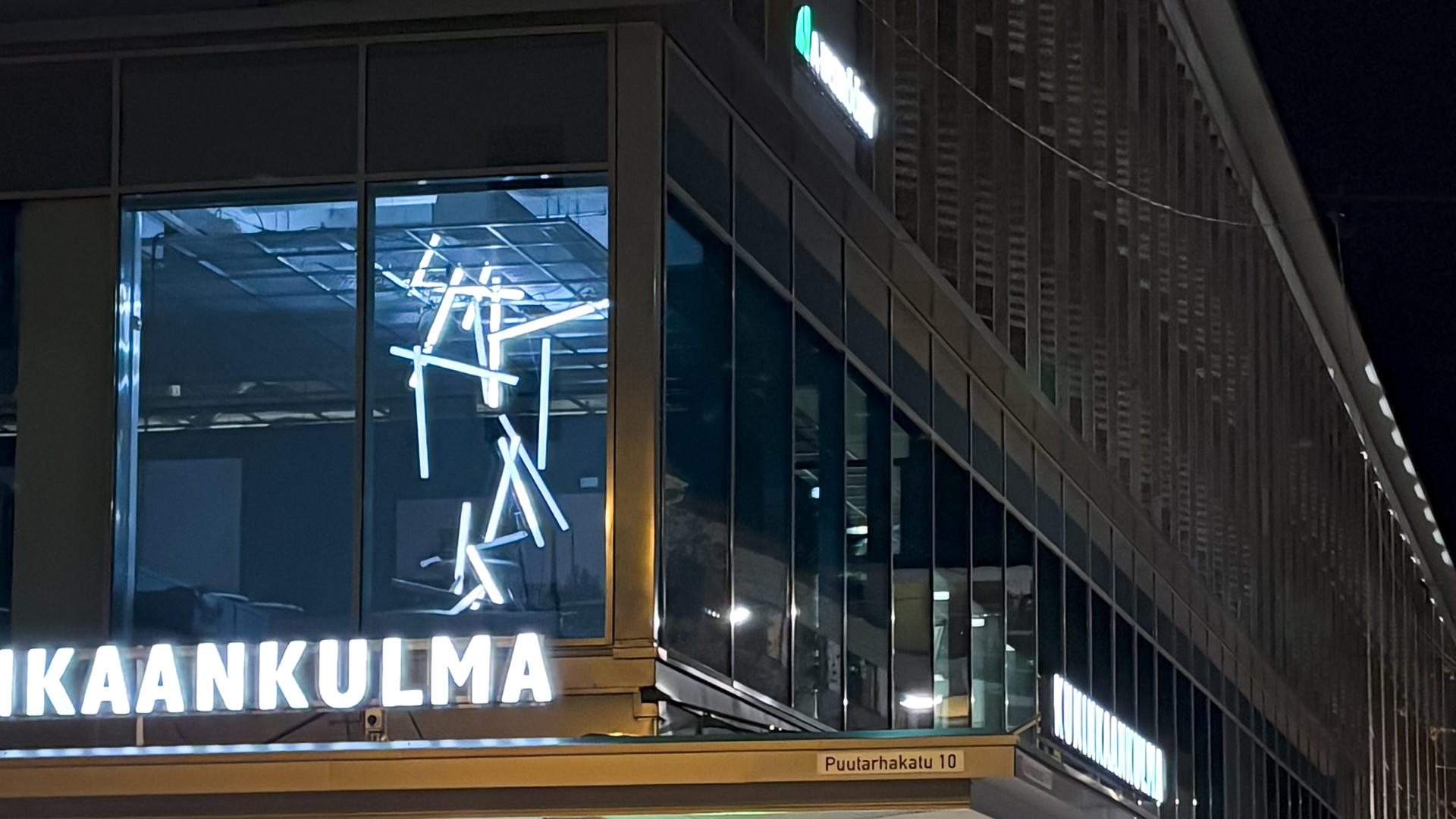 Valaistussuunnittelija Esa Horttanaisen valotaidetta Ruudun takaa -tapahtumassa Tampereella