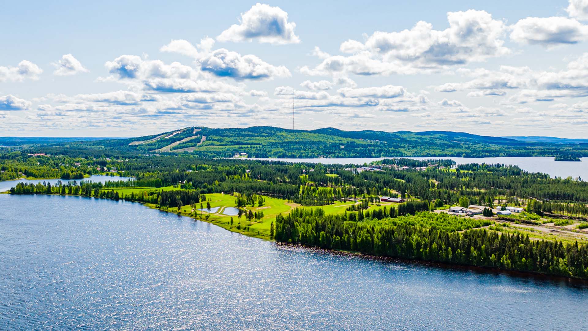 Vuokatinrinteiden kehittämishankkeen tarkoituksena on luoda Vuokatille visio ja master plan -suunnitelma, joka monipuolistaa alueen matkailupalveluja ja vahvistaa Vuokatin asemaan yhtenä Suomen johtavista matkailukeskuksista. 