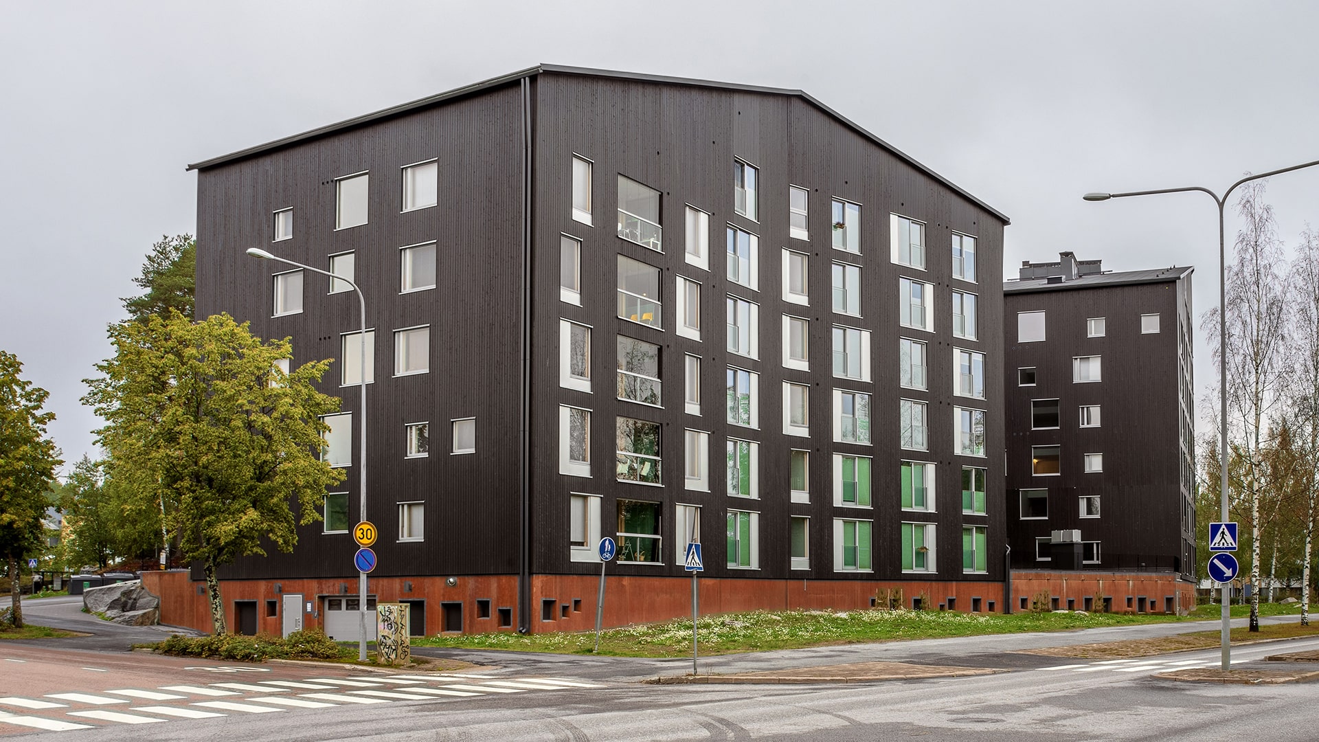 As-oy-Puukuokka-tumma-rakennus-jyvaskyla